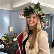 Ciao! Sono una ragazza di 22 anni appena laureata che sta studiando per la magistrale. Offro ripetizioni a elementari e medie!